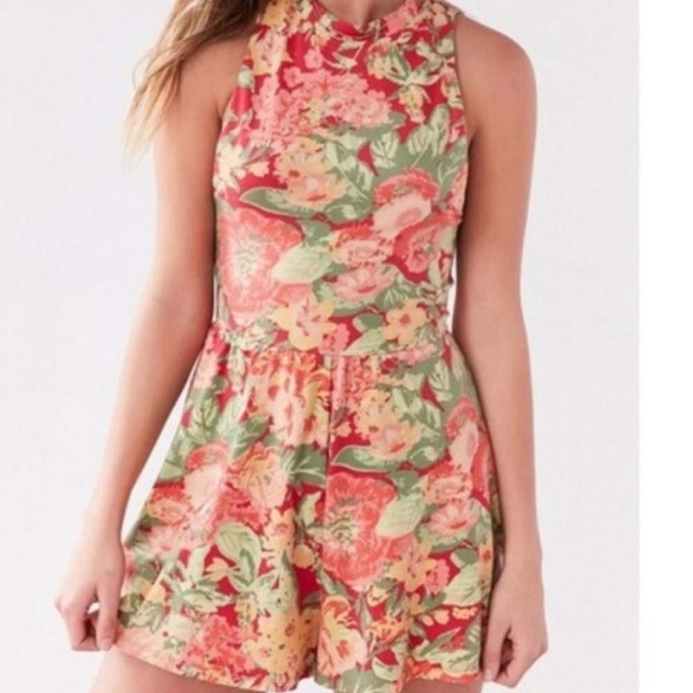 Kimchi Blue Rebecca Floral Mock Neck Romper Sm